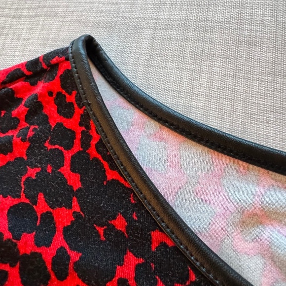 Cleo Petites Red & Black Animal Print Top XL w/ Faux Leather Trim Long Sleeve - Picture 3 of 13